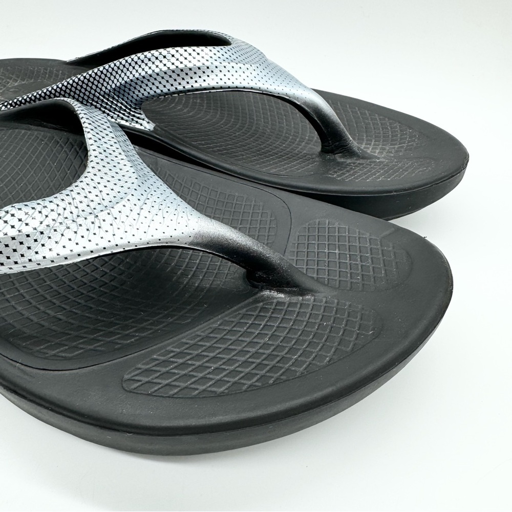 ⭐️⚡️OOFOS EUC Women's Black and White Sandals - Picture 3 of 11